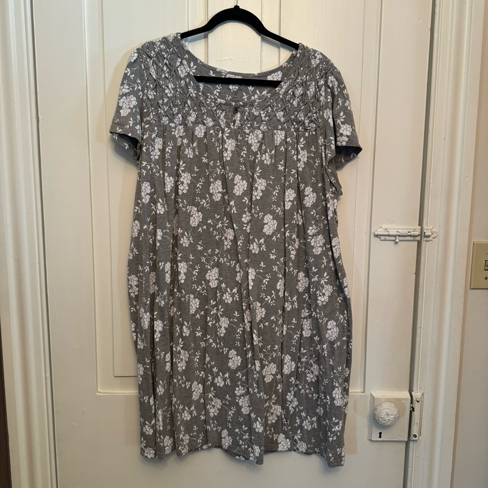 ✨croft & barrow gray & white floral sleep dress✨